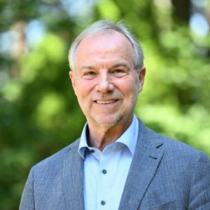 Dr. med. Dipl.-Psych. Daniel Hermelink Dr. med. Dipl.-Psych. Daniel Hermelink