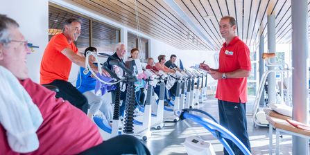 Adipositas: Patient beim Ergometertraining