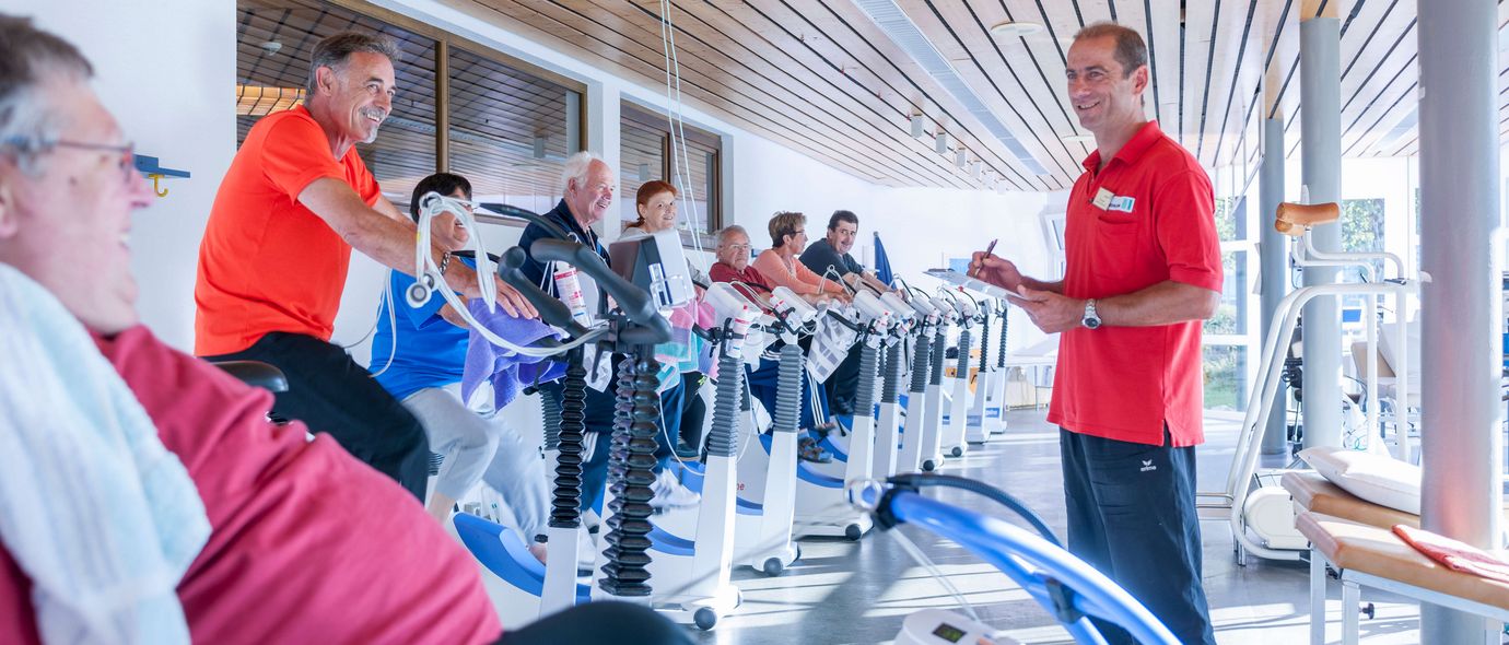 Adipositas: Patient beim Ergometertraining