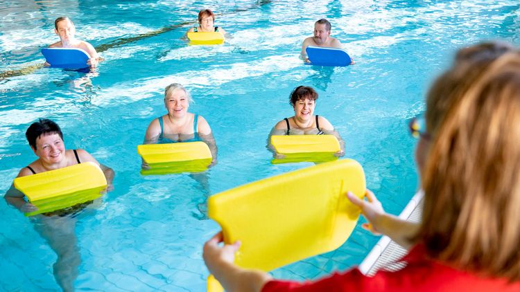 Bewegungstherapie im Wasser
